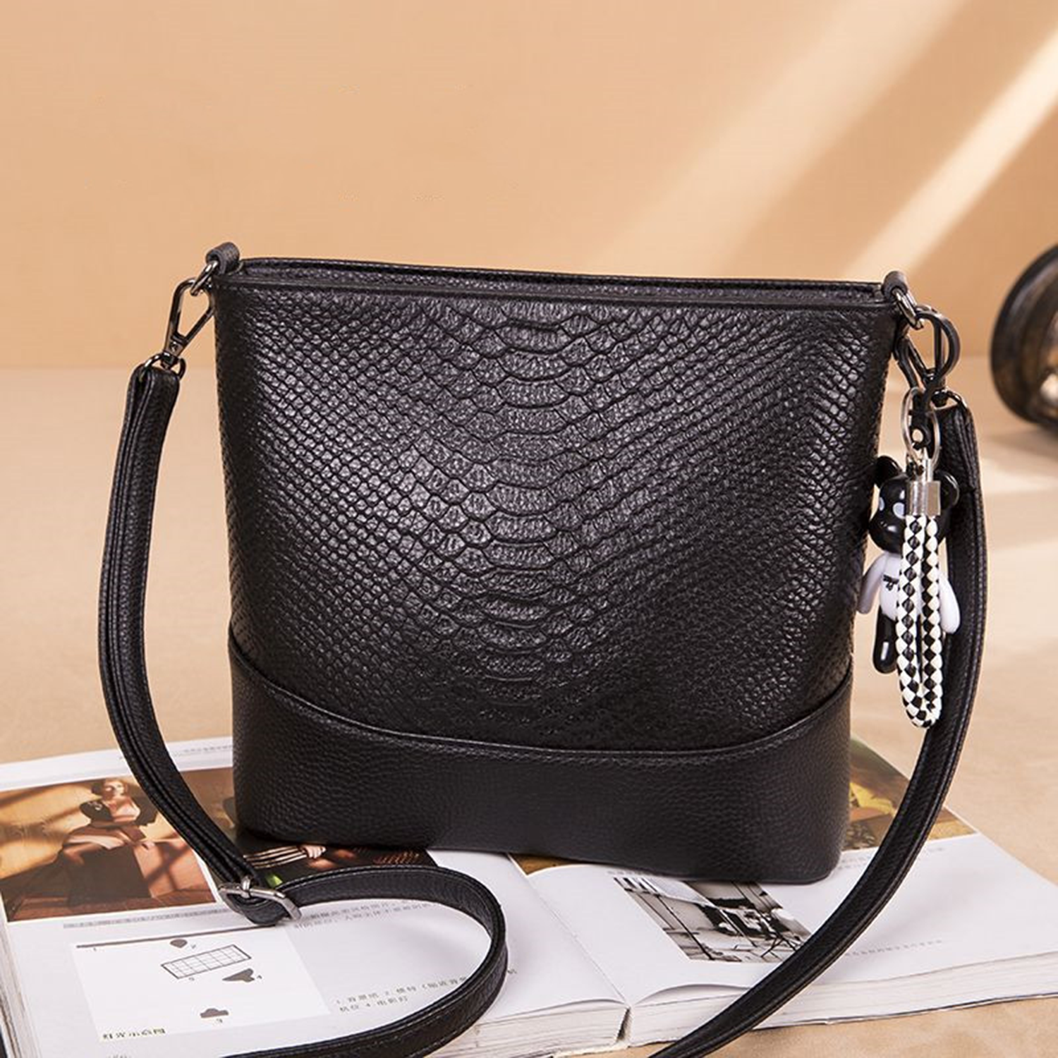 Large-Capacity Vintage Soft Pu Leather Crossbody Bag 11