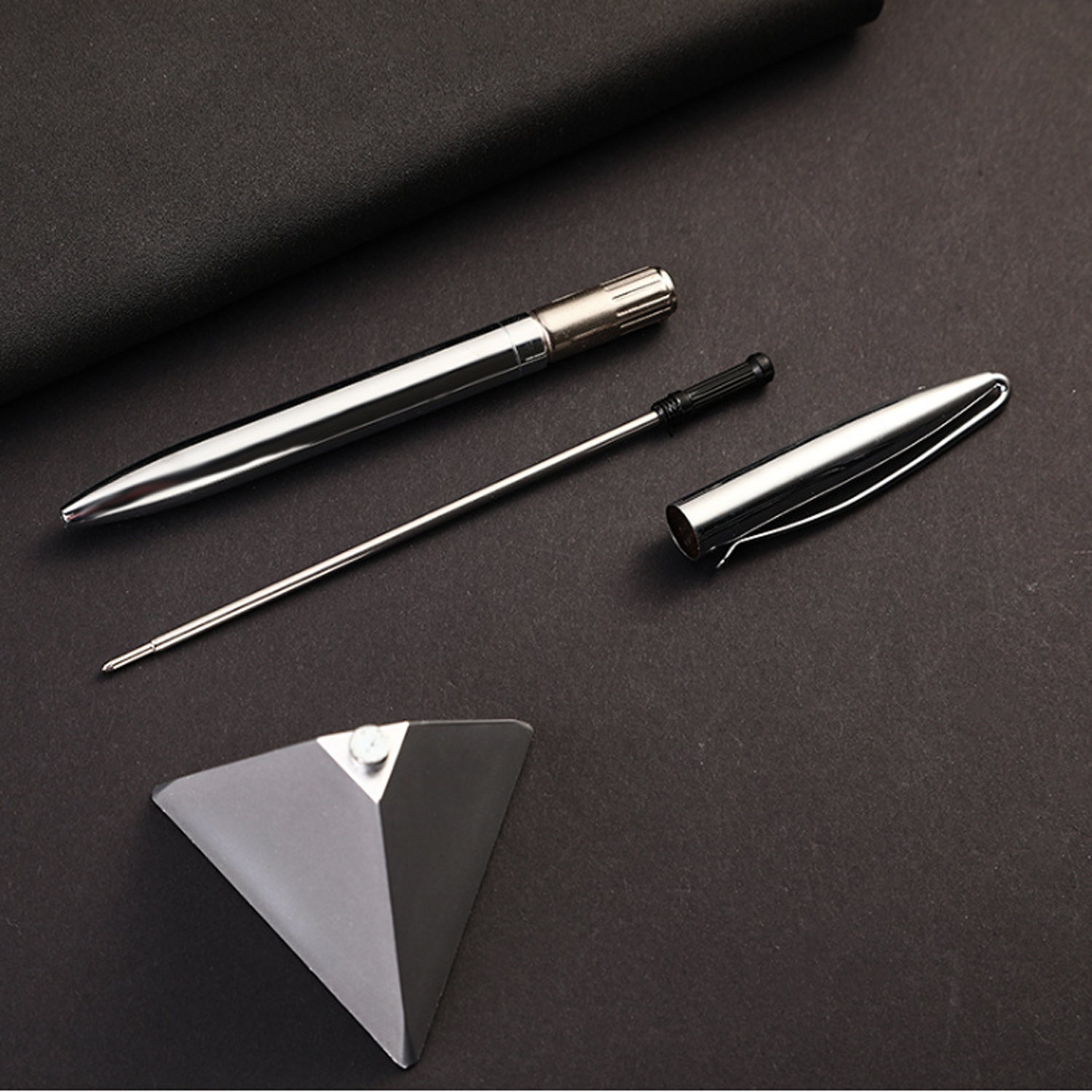 Creative magnetic levitation rotating metal ballpoint pen 2