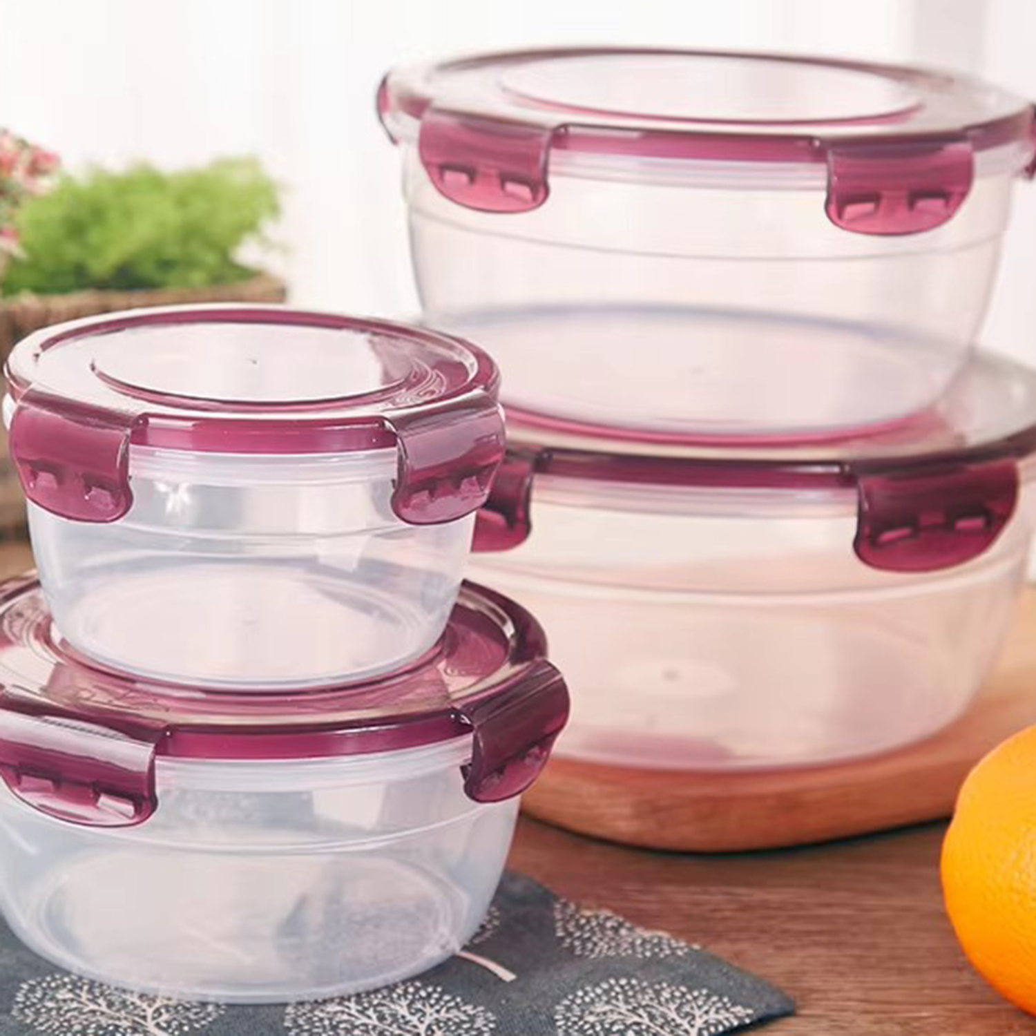 4Pcs Portable Plastic Food Containers with Lids 3