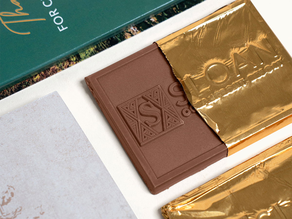 Deluxe Chocolate Storyteller with 3 Custom Engraved Chocolate Bars 2