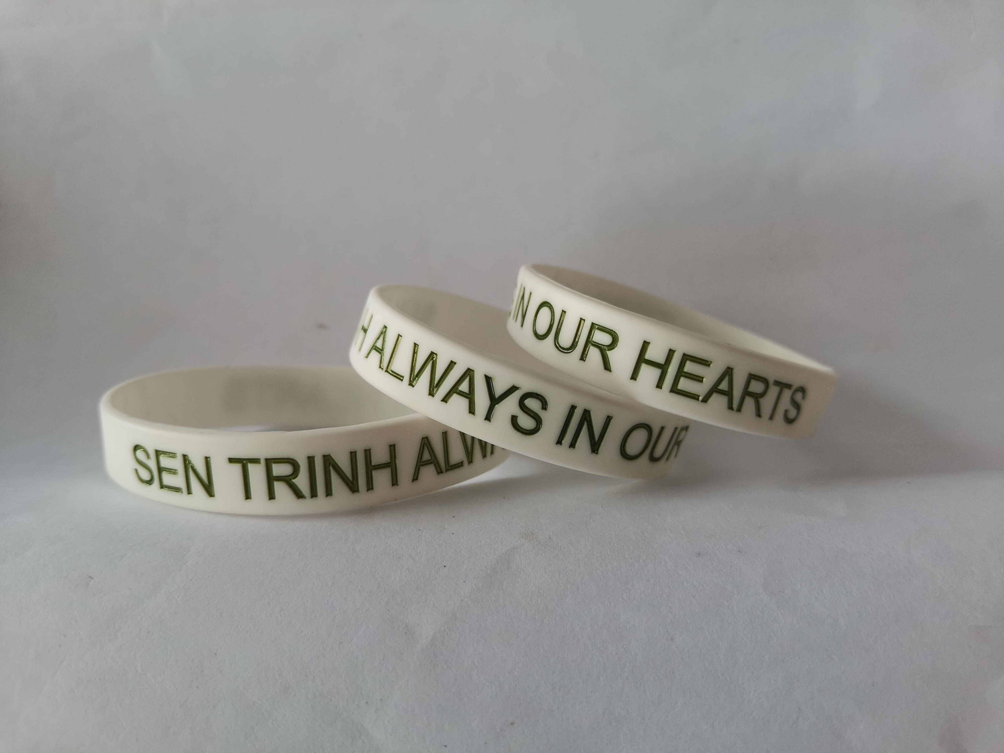 1/4 Inch Deboss-Fill Silicone Wristbands 3