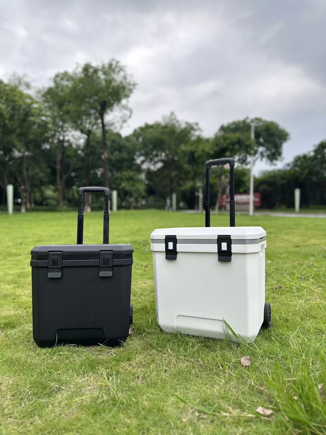 24-Quart Wheeled Vehicle-mounted Cooler 2