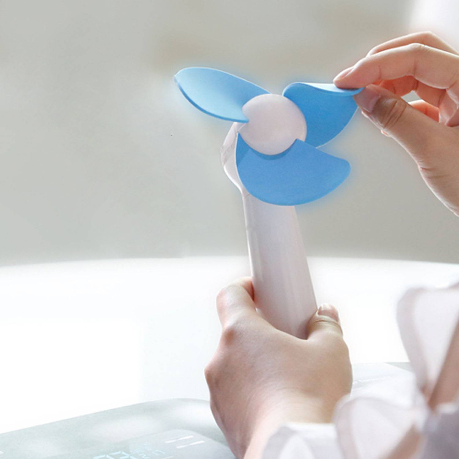Handheld mini fan 3