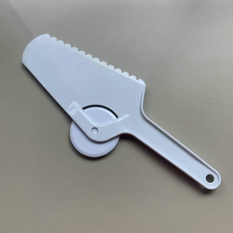Plastic Pizza Cutter Wheel and Server 2
