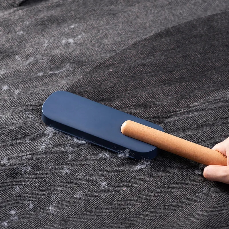 Pet Hair Remover with Wooden Handle 3