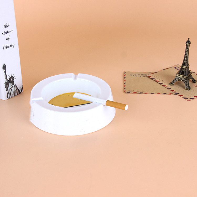 Huge Capacity Round Plastic Ashtray 2
