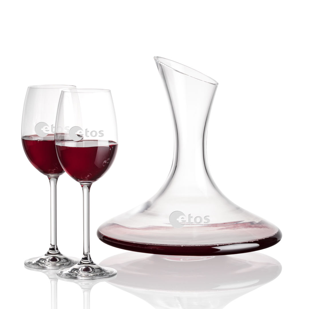 Madagascar Carafe & Woodbridge Wine 4
