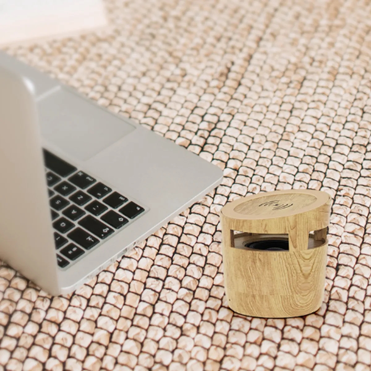 2 in 1 Wood Grain Wireless Charger with Bluetooth Speaker 5