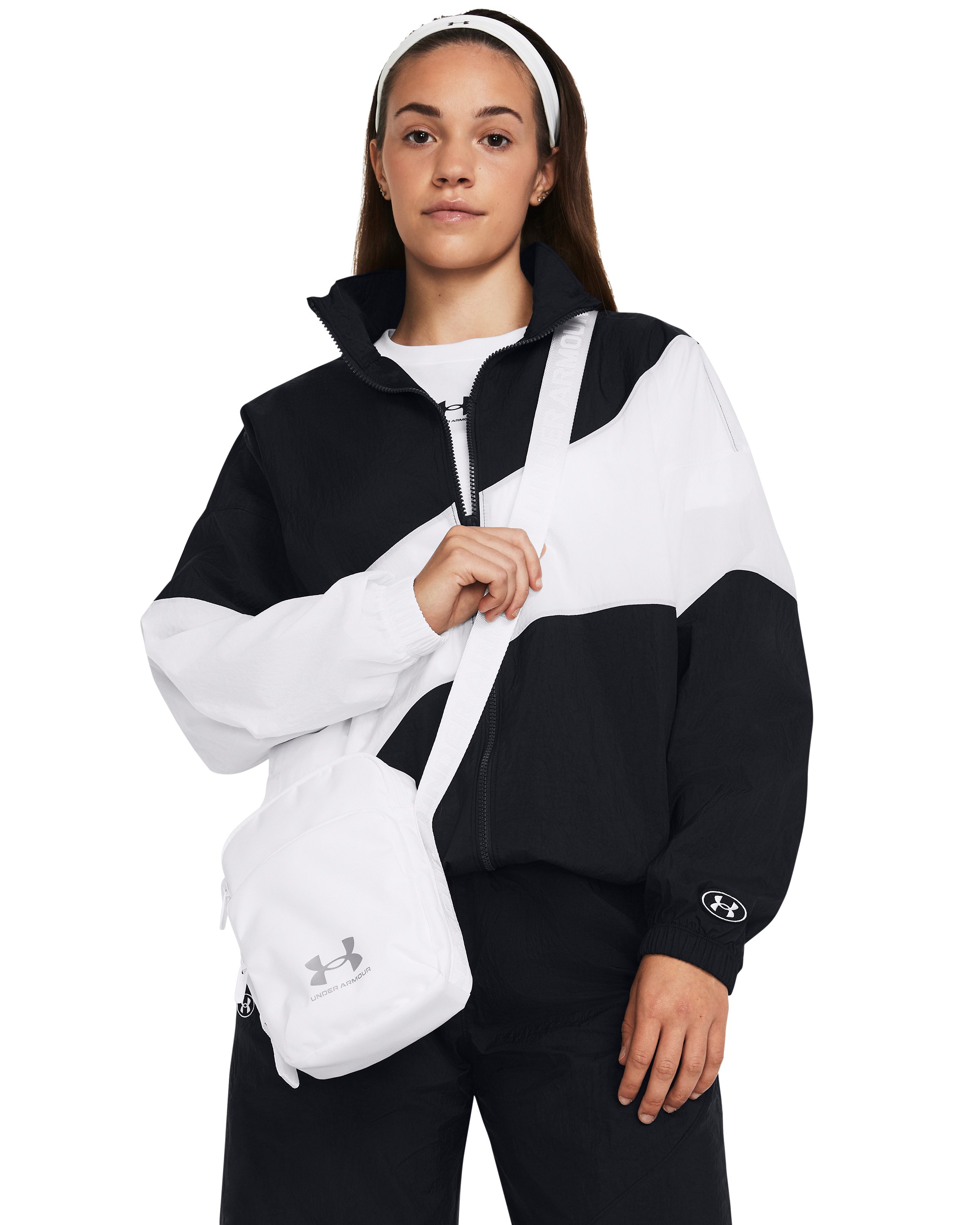 UA Essential Lite Crossbody 4