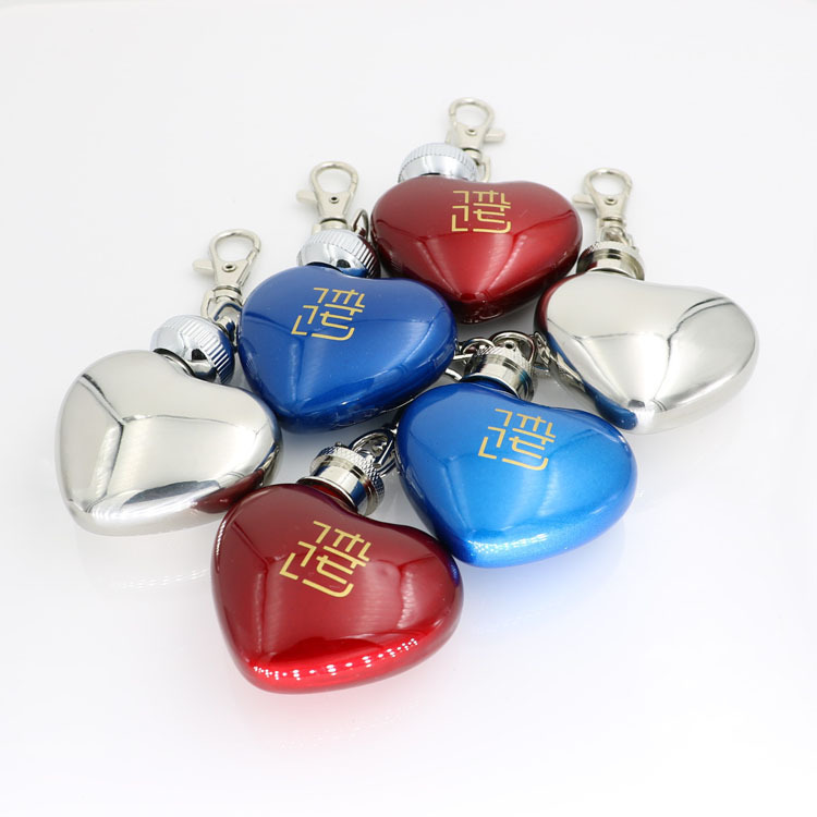 1Oz Heart Hip Flask With Keychain 2