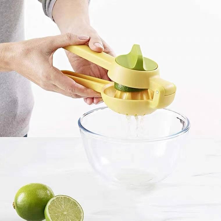 Multifunctional Manual Lemon Juicer with Clamp 3