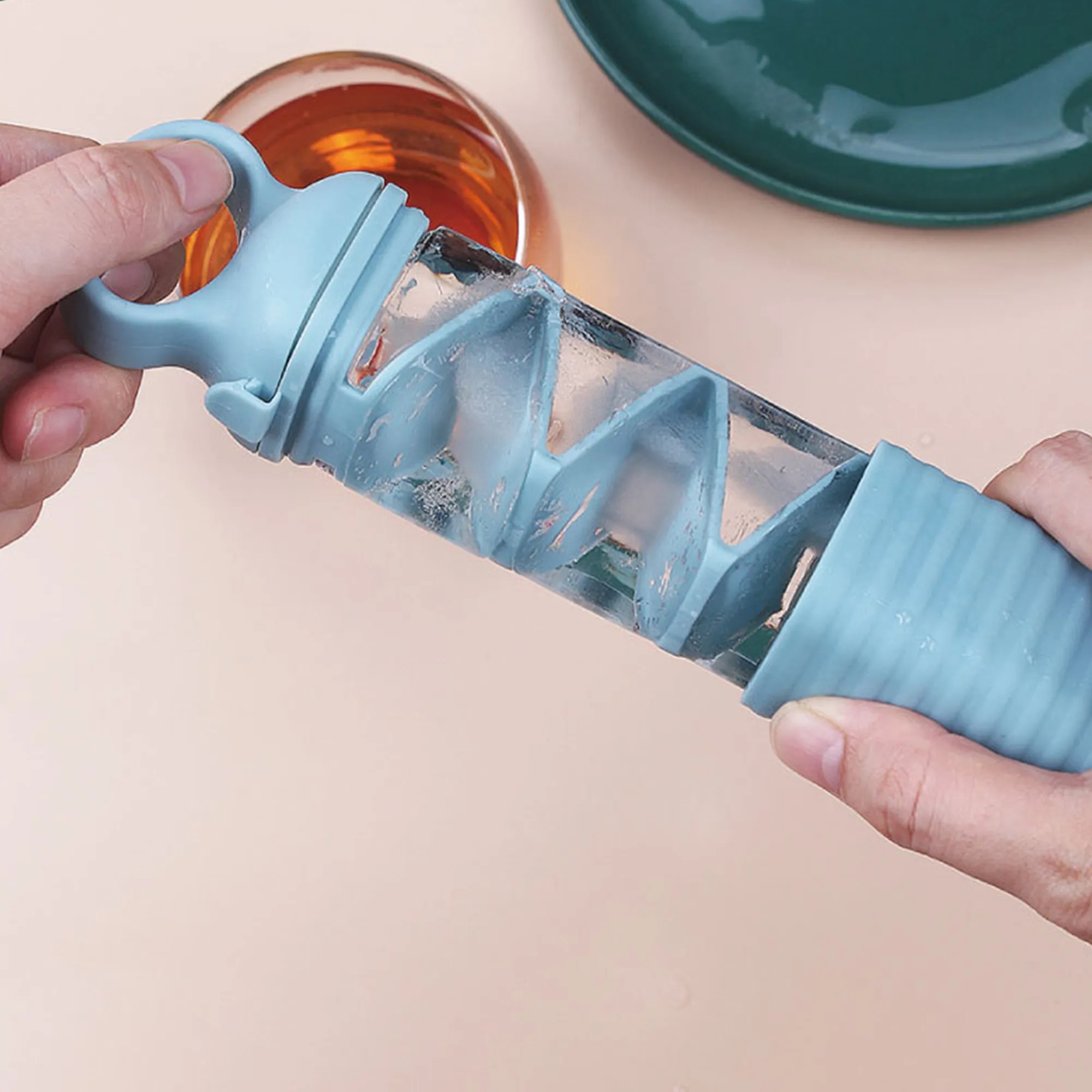Pull-to-Serve Ice Cube Tray 3