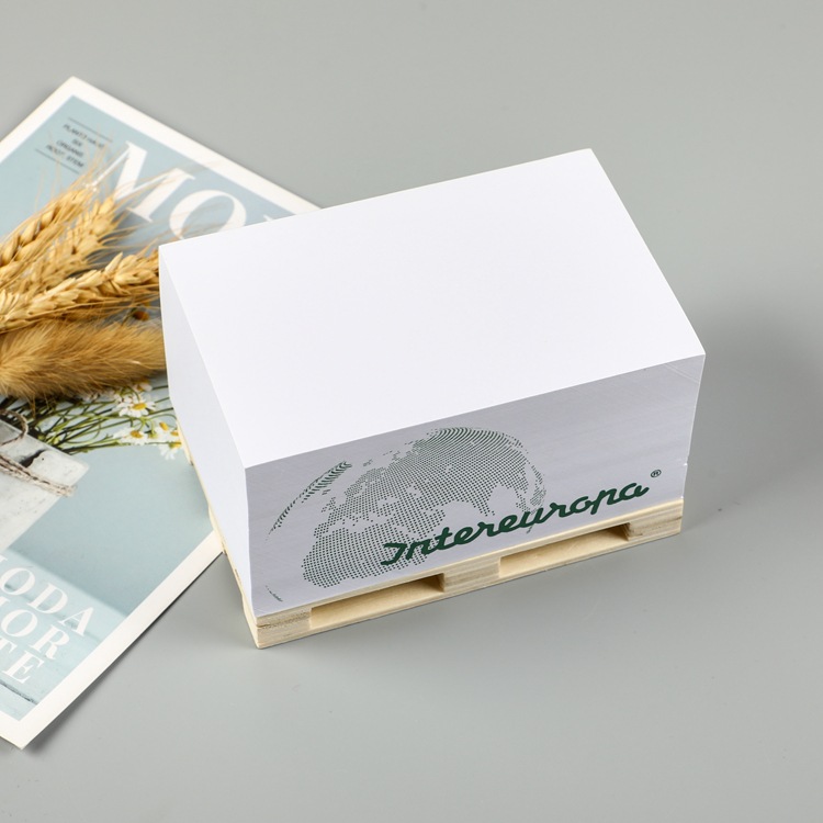 Sticky notes With wooden pallet 2