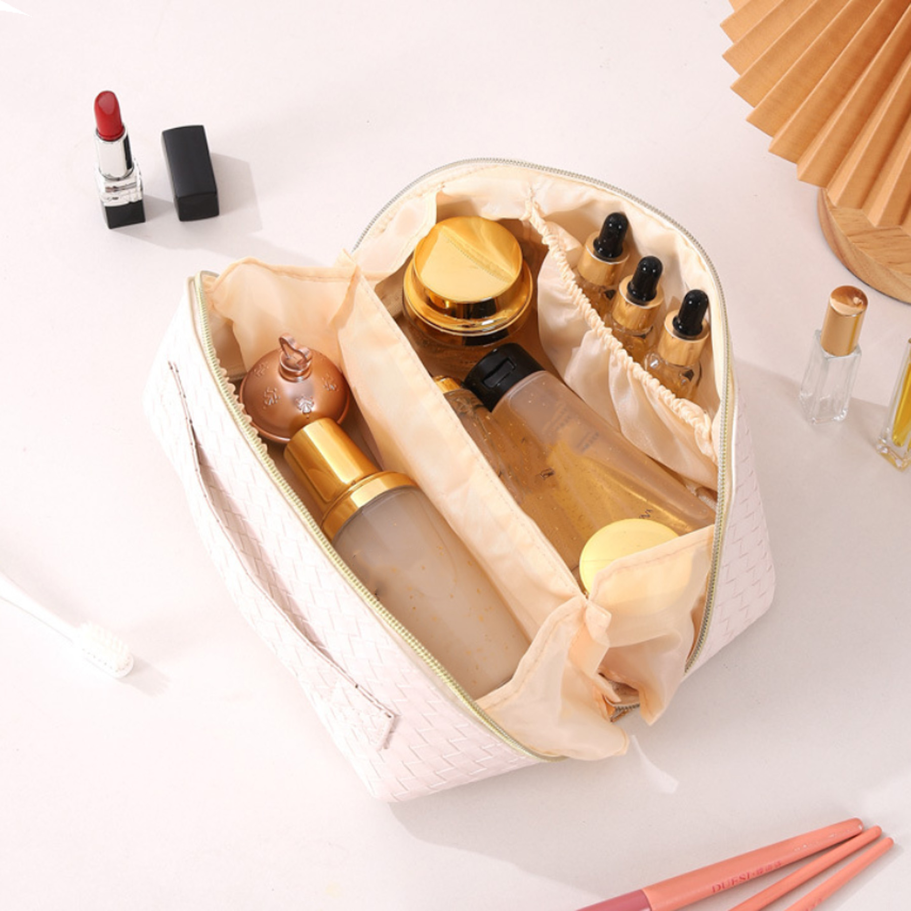 Portable Large Capacity Makeup Bag 3