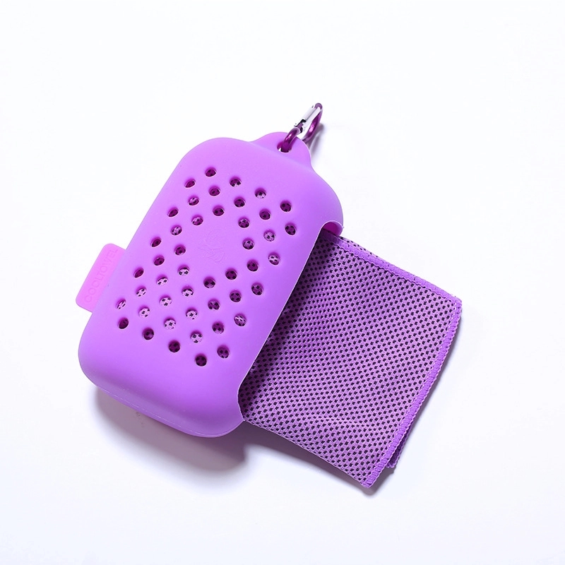 Sports Quick Dry Towel with Silicone Storage Bag 7