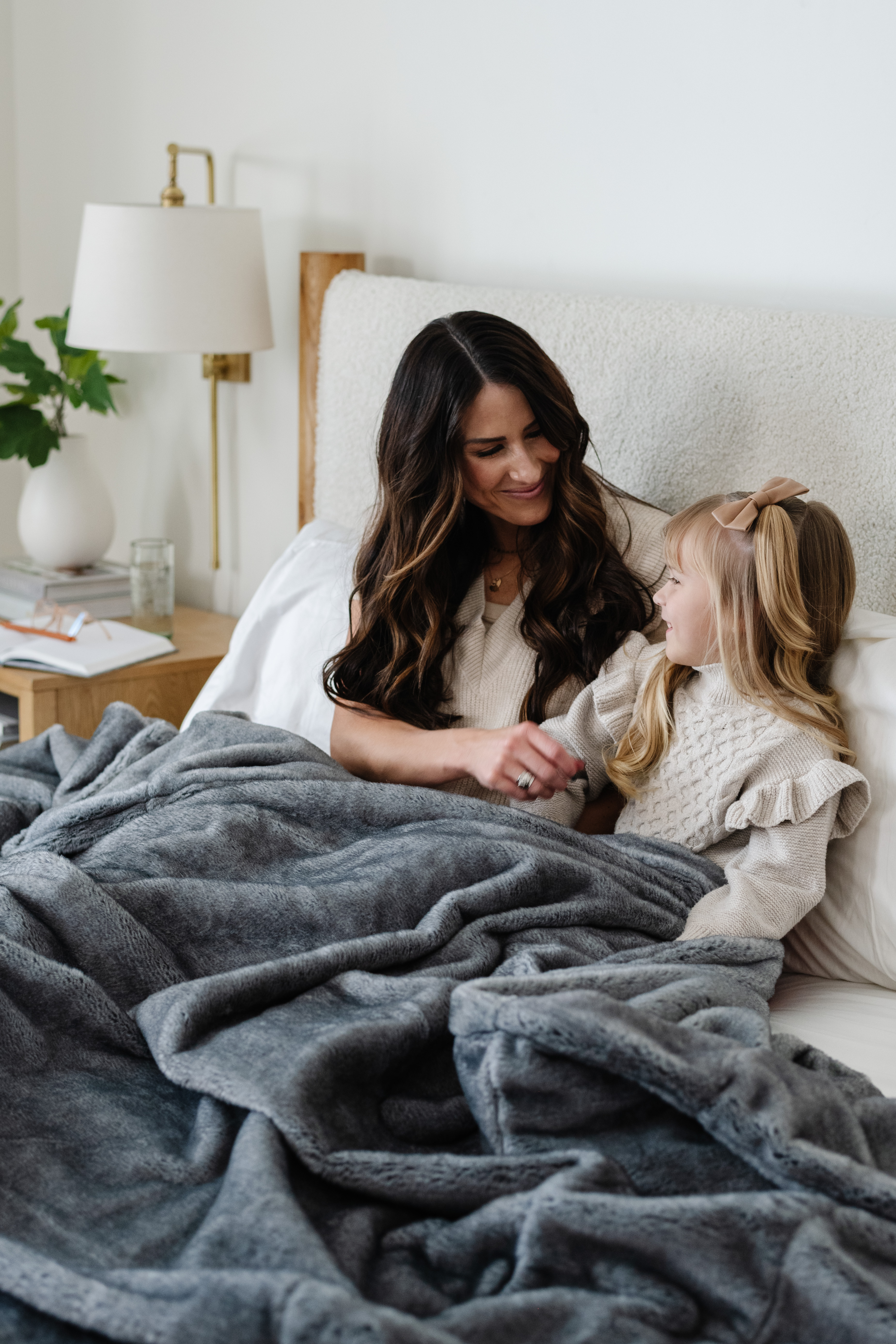 Grand Faux Fur Chinchilla-XL Luxury Blanket (60x80) 1