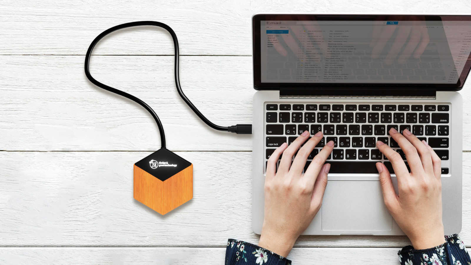 SCX Innovative Design™ Bamboo 10W Hexa Wireless Charger 6