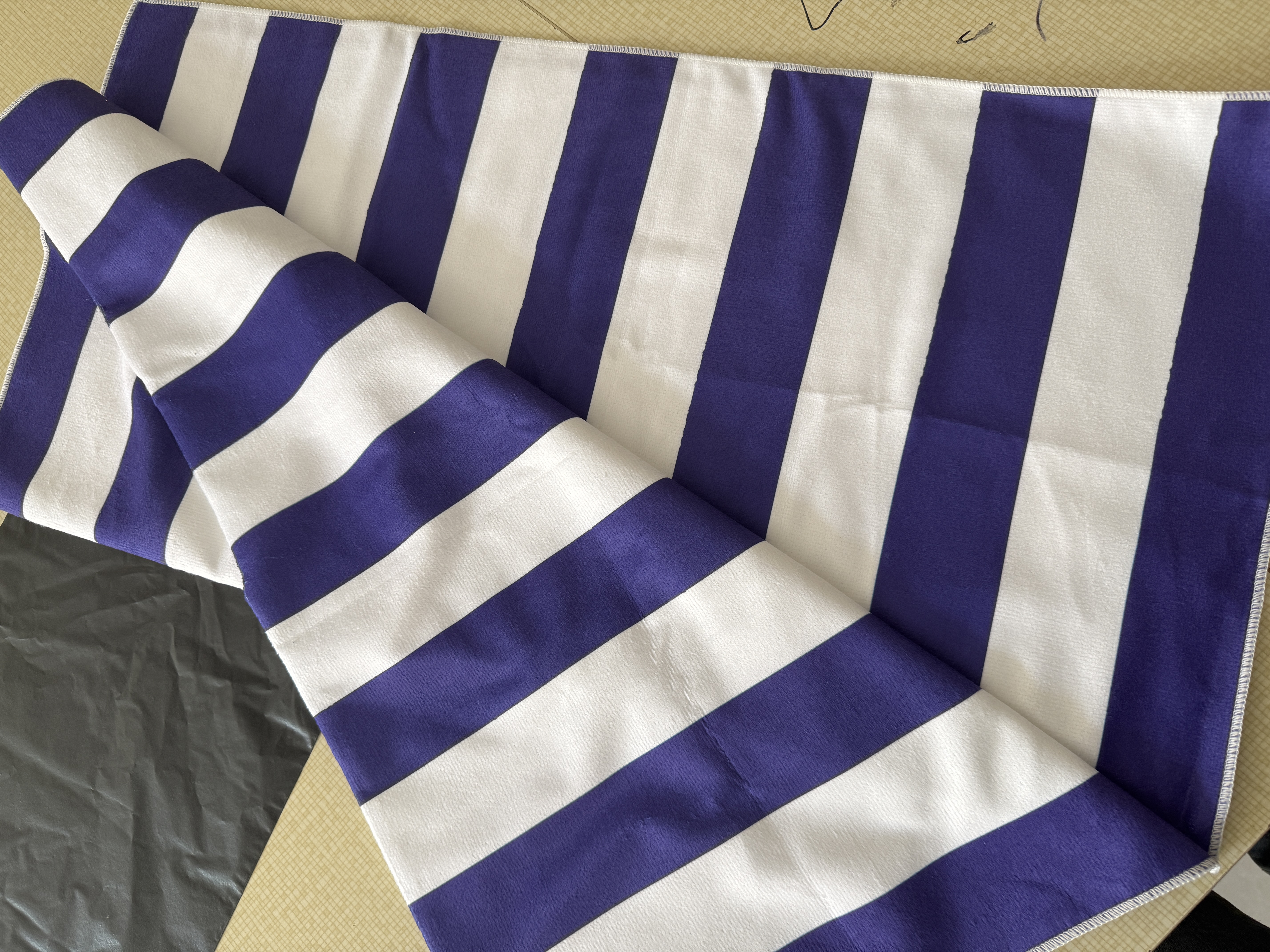 Microfiber beach towel 1