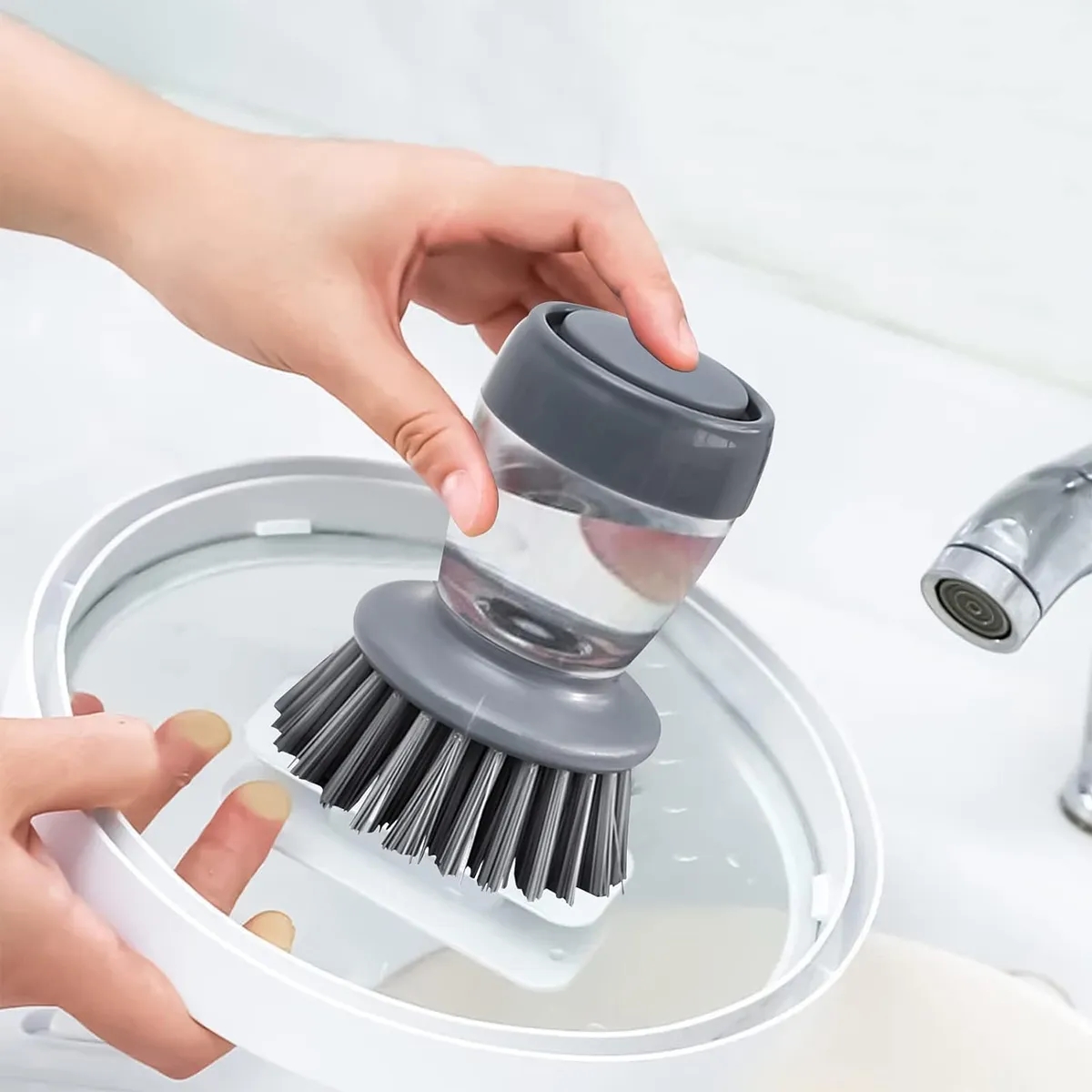 Kitchen Water Sprayed Cleaning Scrub Brush 1