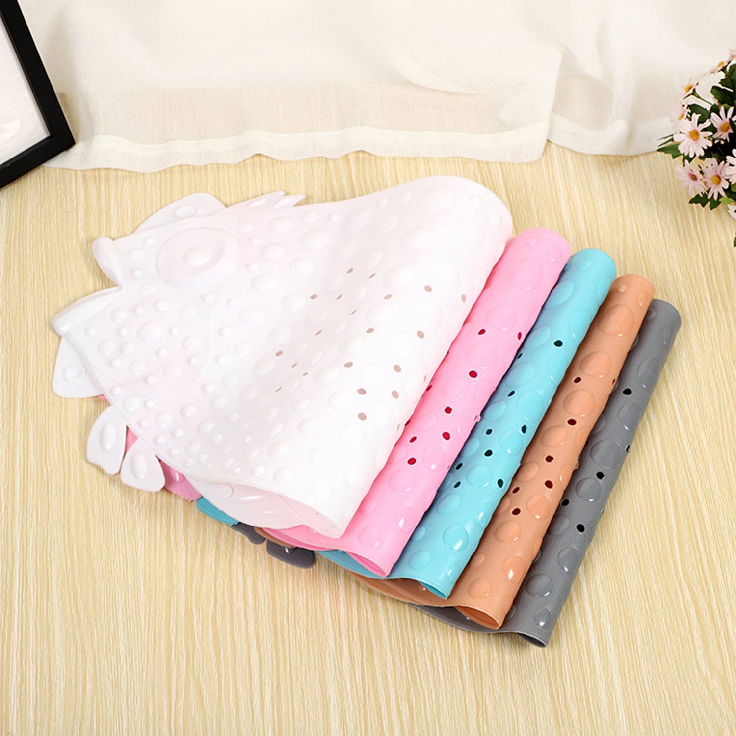 Fish-shaped bath mat 7