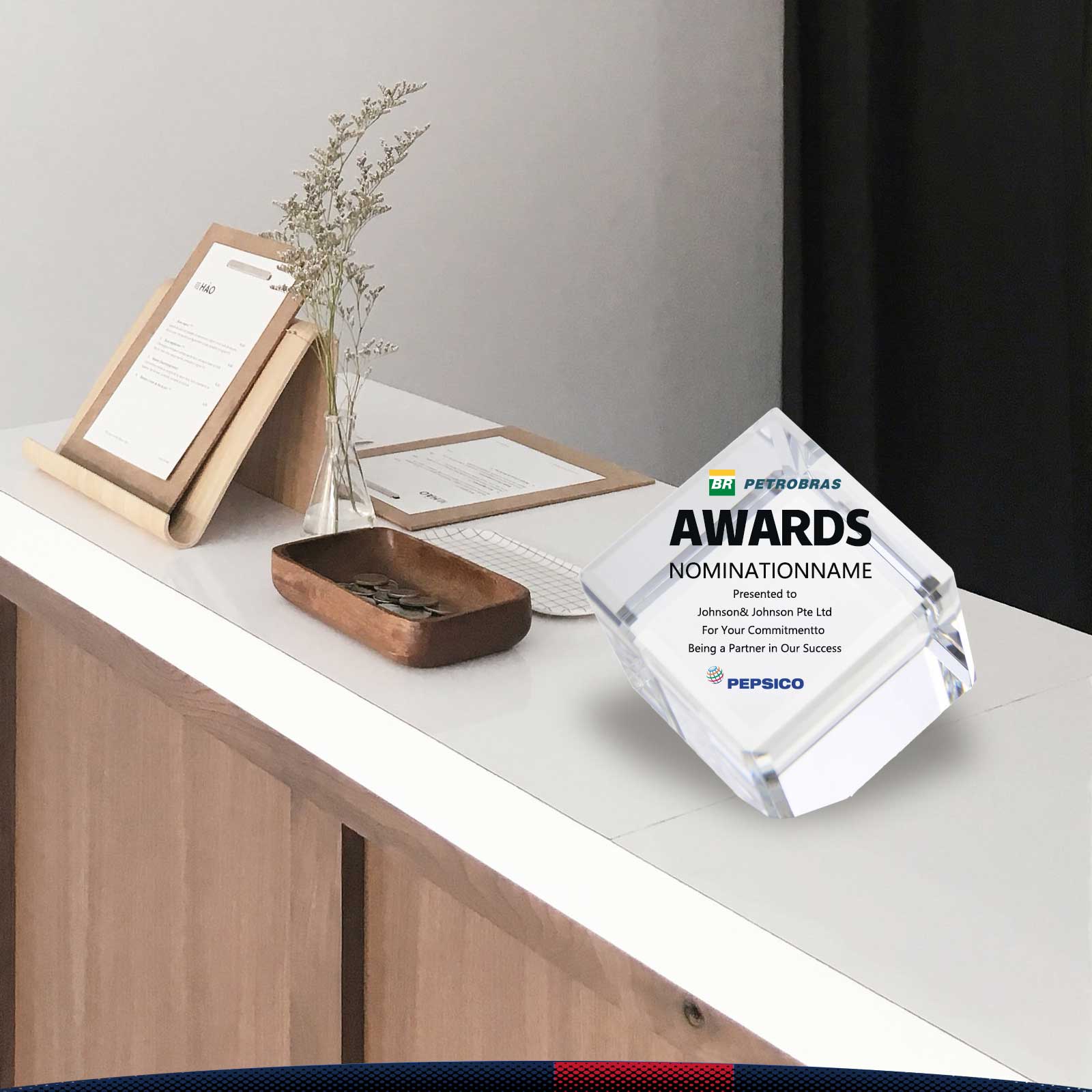 Winno Crystal Cube Award 5