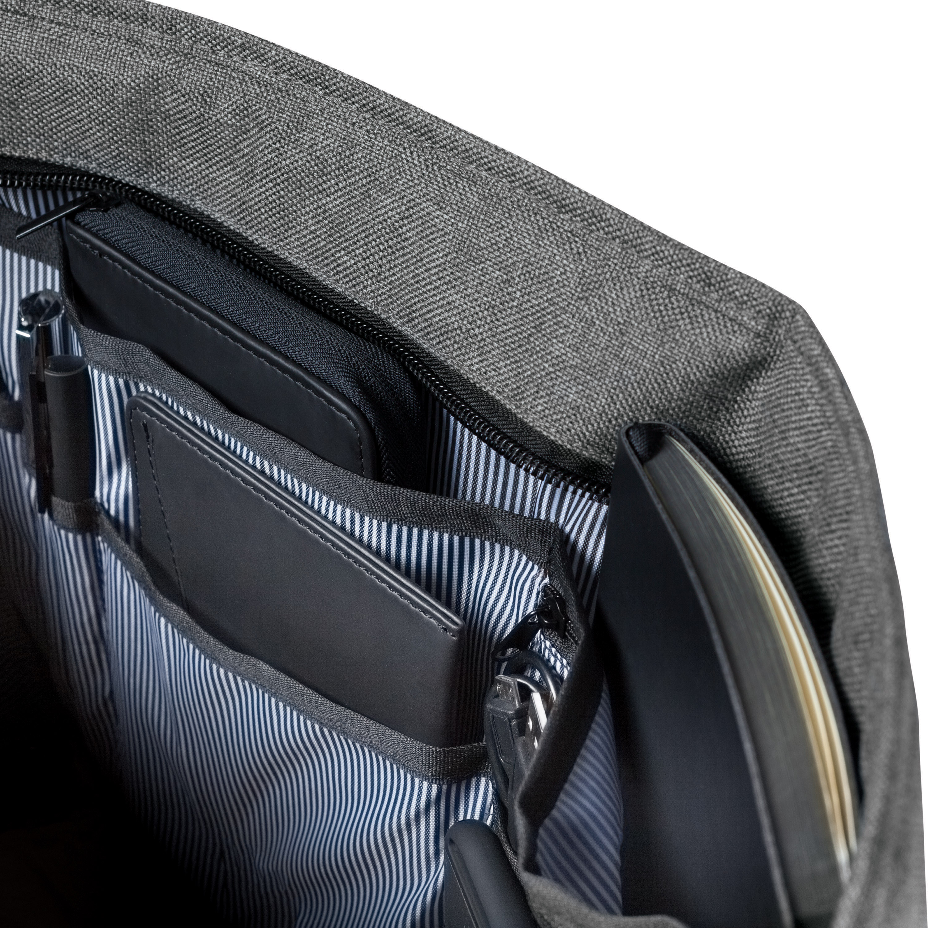 Nomad Must Haves Messenger 7