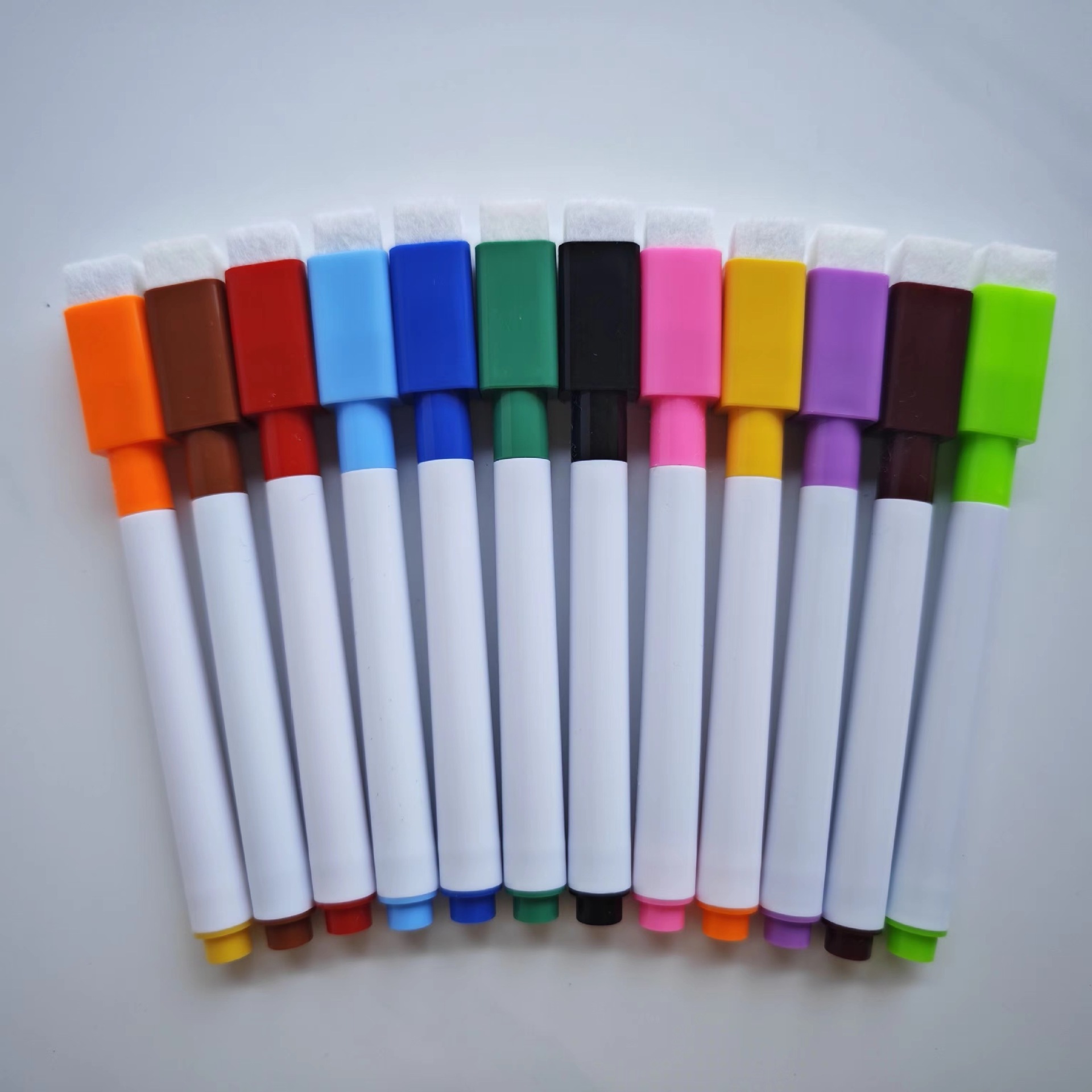 Dry Erase Markers with Magnetic Cap and Eraser 2