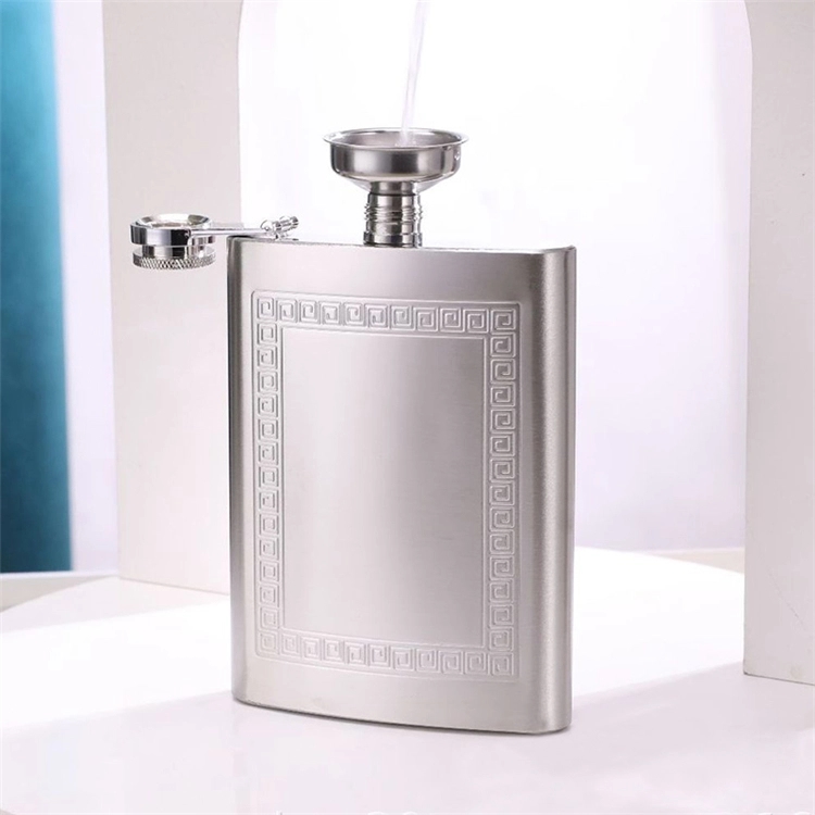 8oz Hip Flask Gift Set 4