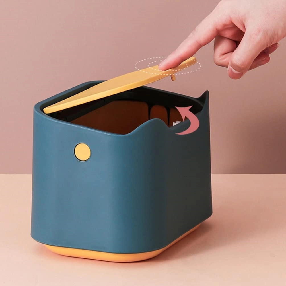 Small Trash Can 1