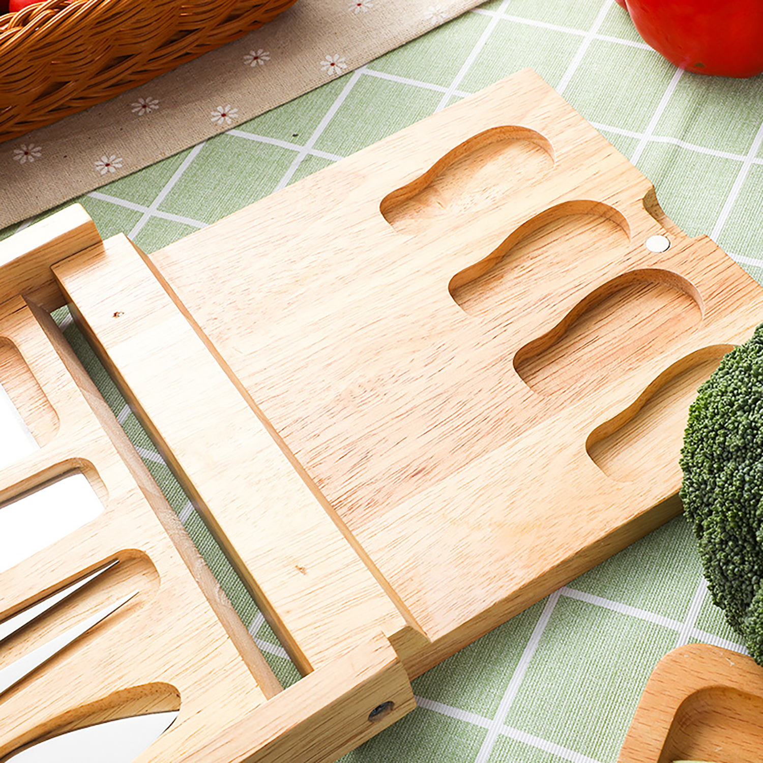 Rubberwood Cutting Board Cheese Knife Set 4-Piece 3