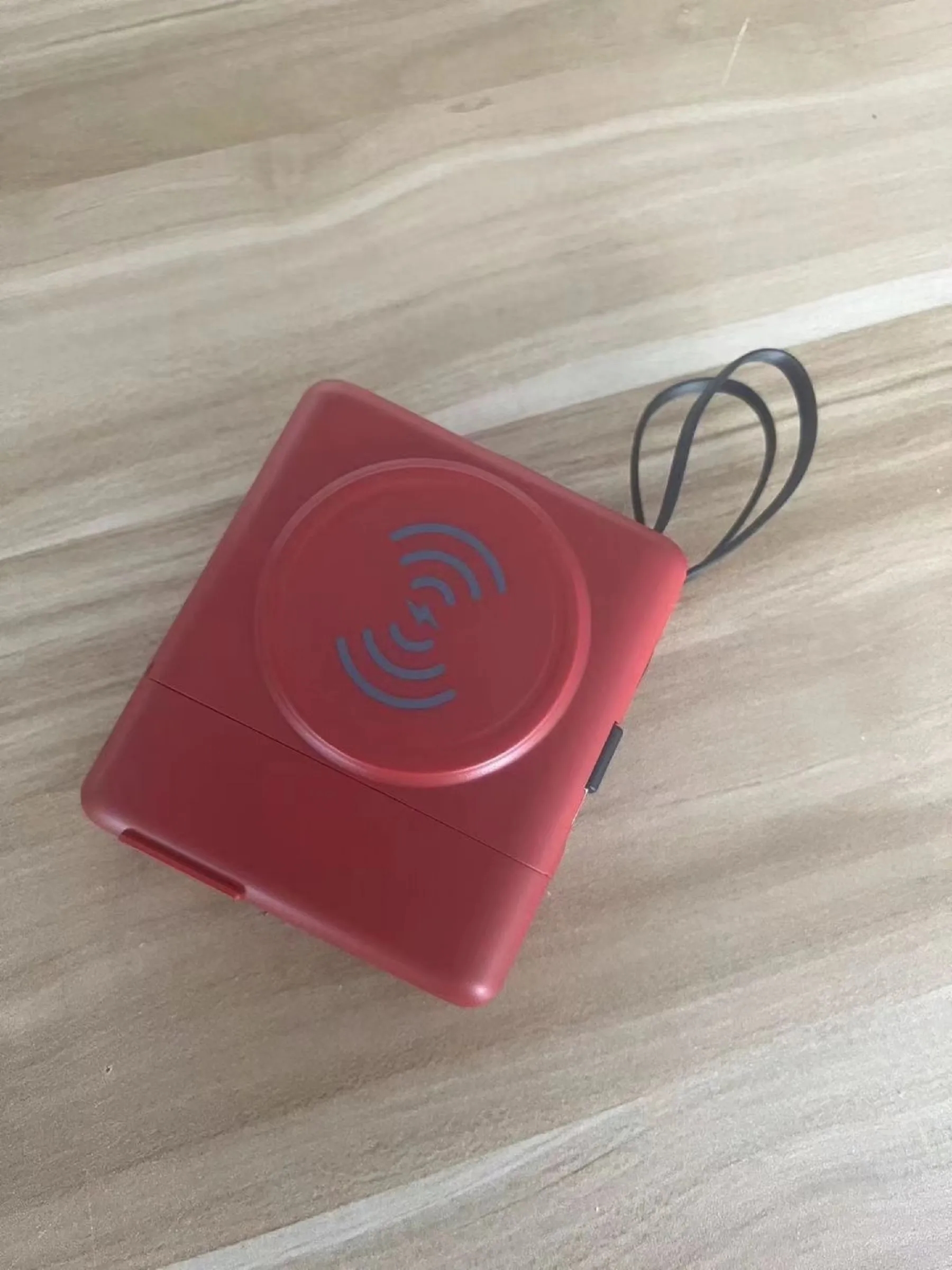 20 Watt 10000 mAh Fast Wireless Charging Power Bank 3