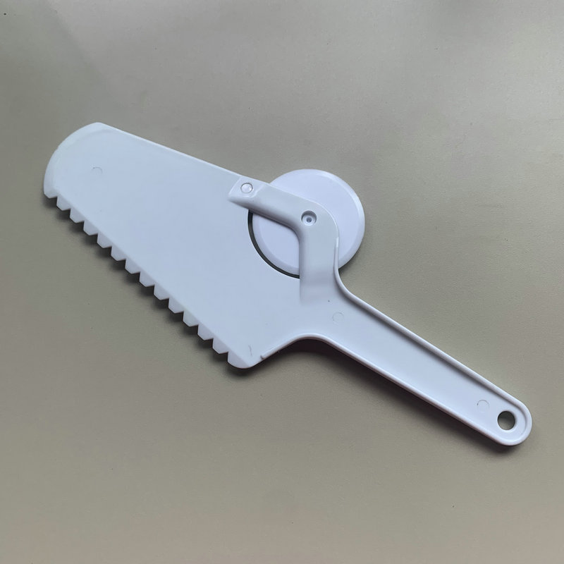 Plastic Pizza Cutter Wheel and Server 6