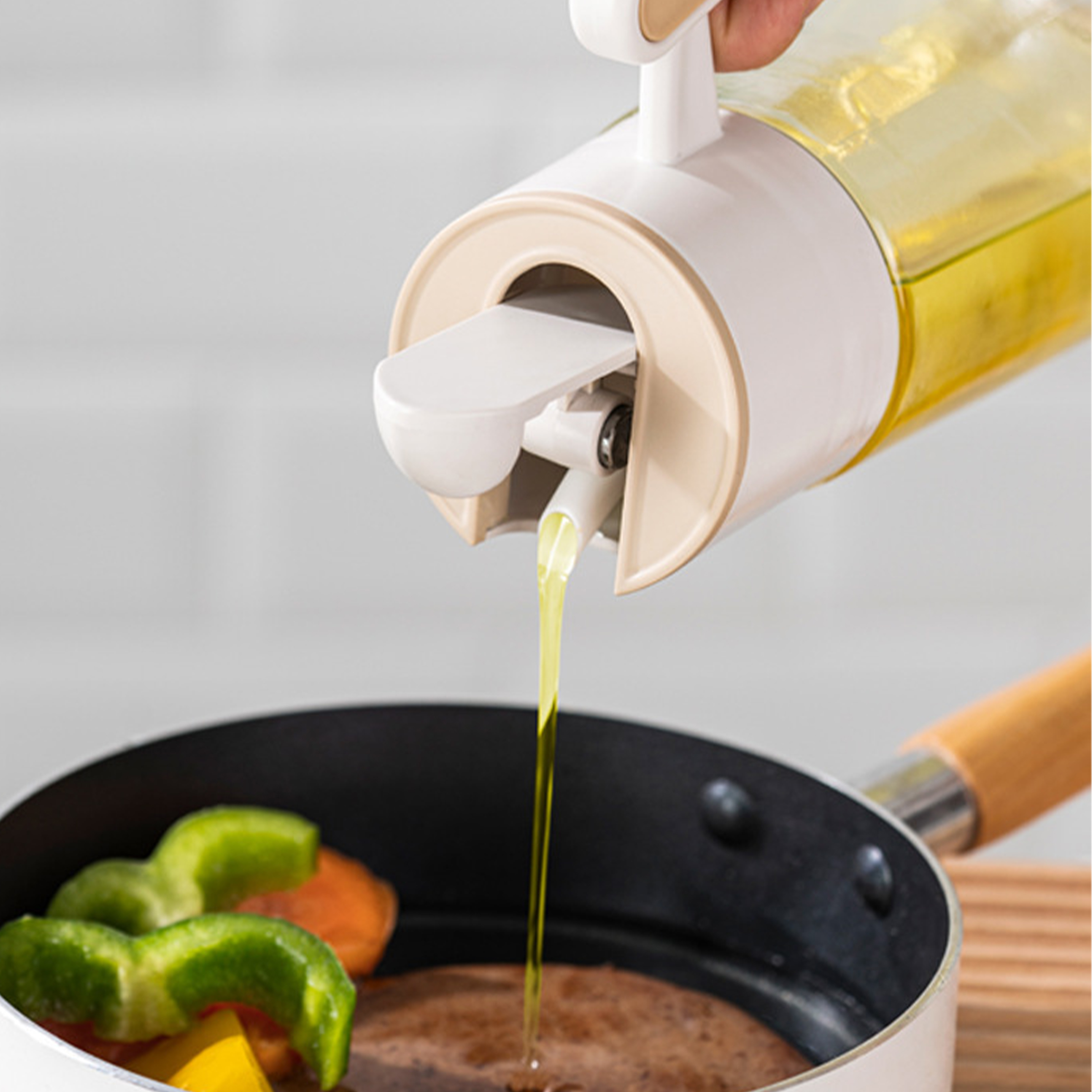 Polypropylene Automatic Opening And Closing Leak Proof Oil Pot 7