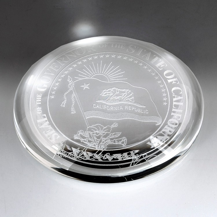 3-1/4" Magnifier Paperweight 3