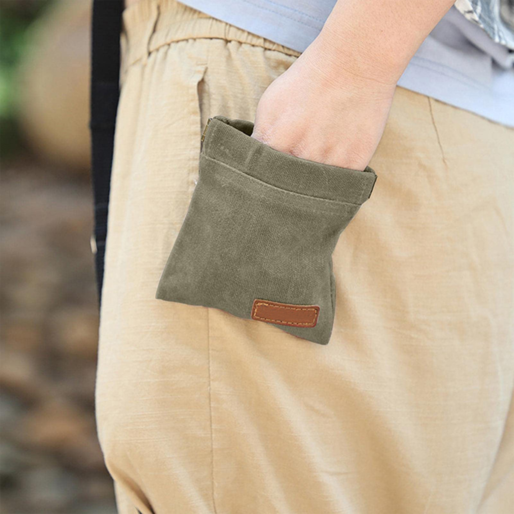Outdoor Pet Feeding Belt Bag With Hook 3
