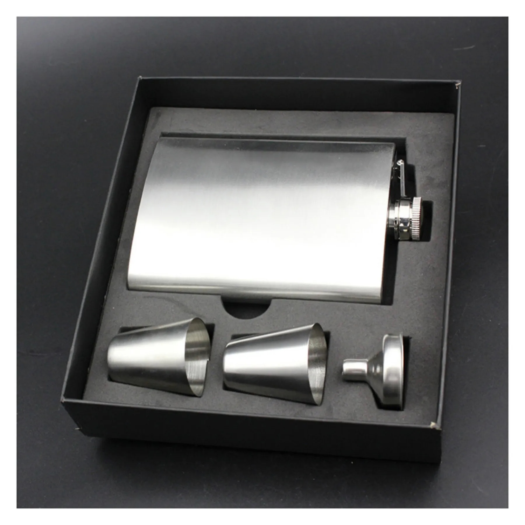 8 Oz Hip Flask Set 4