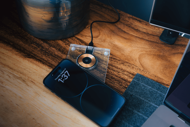 Clear Wireless Charger 15
