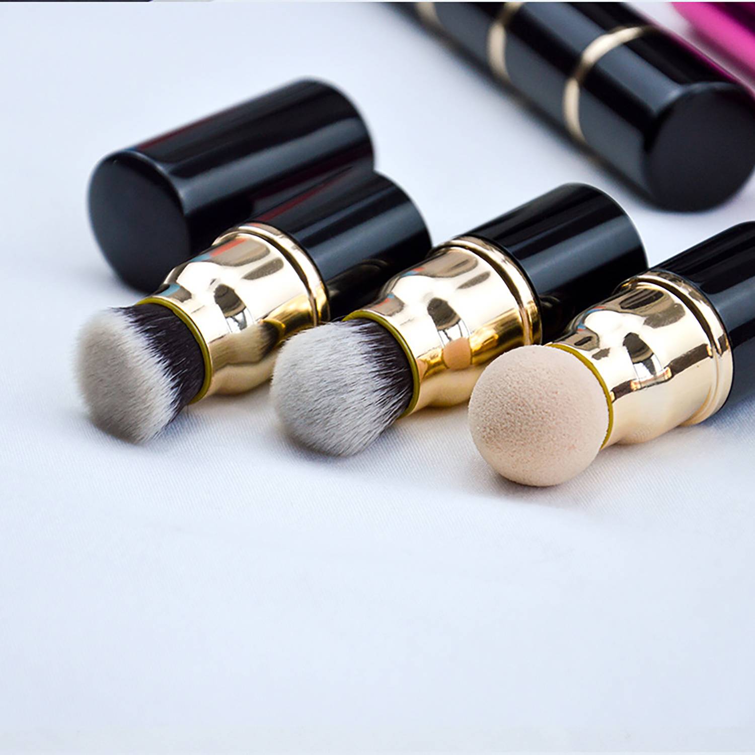 Portable 3-In-1 Travel Makeup Blush Brush 3