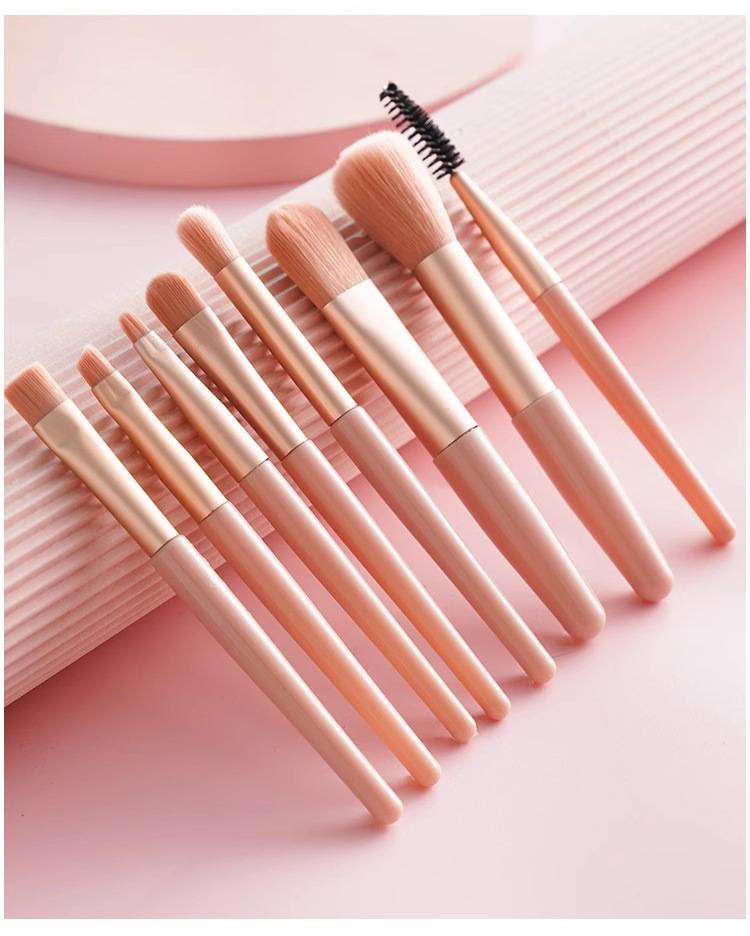 8-Piece Makeup Brush Set, Macaron-Themed Portable Blush 11