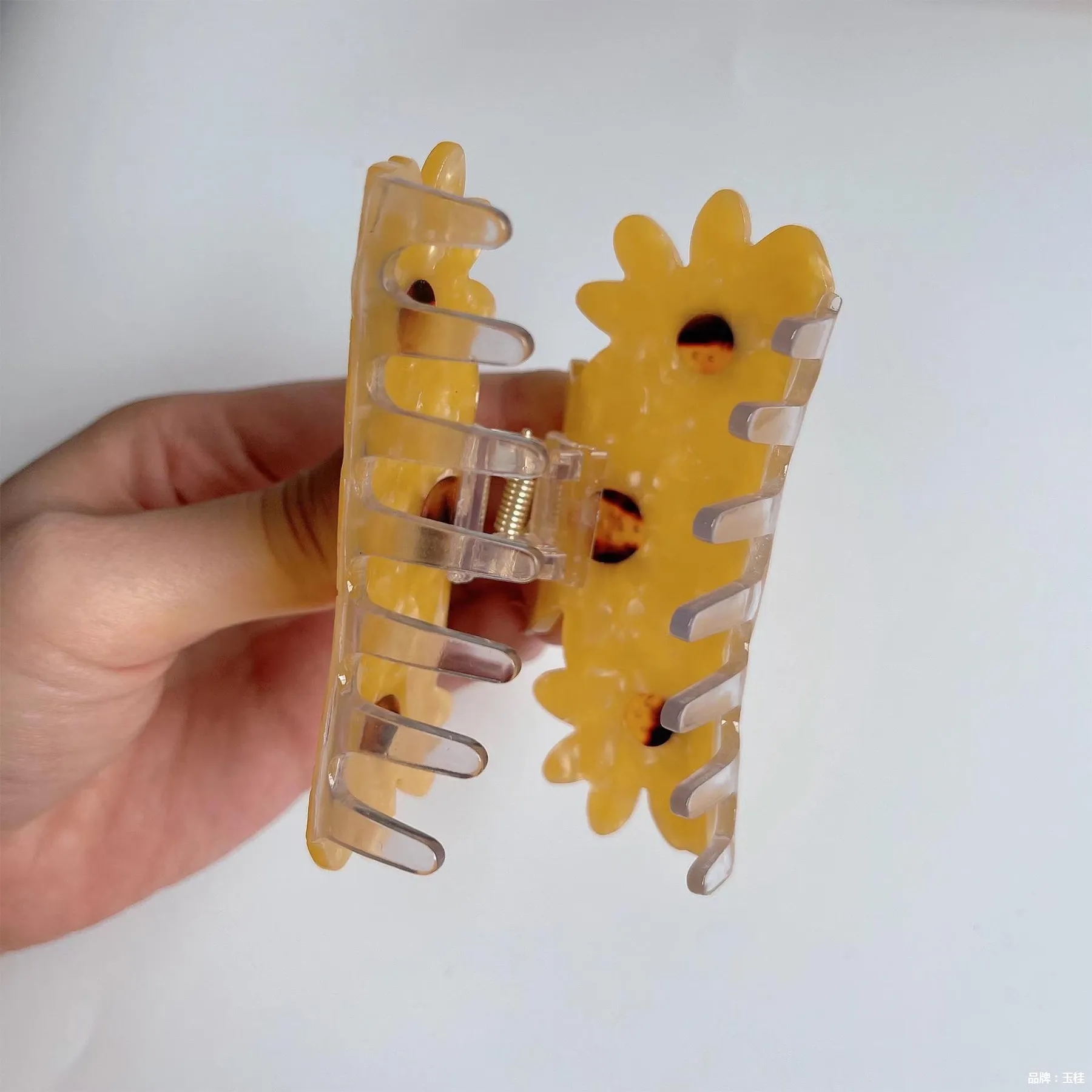 Daisy Minimalist Hair Clip 5