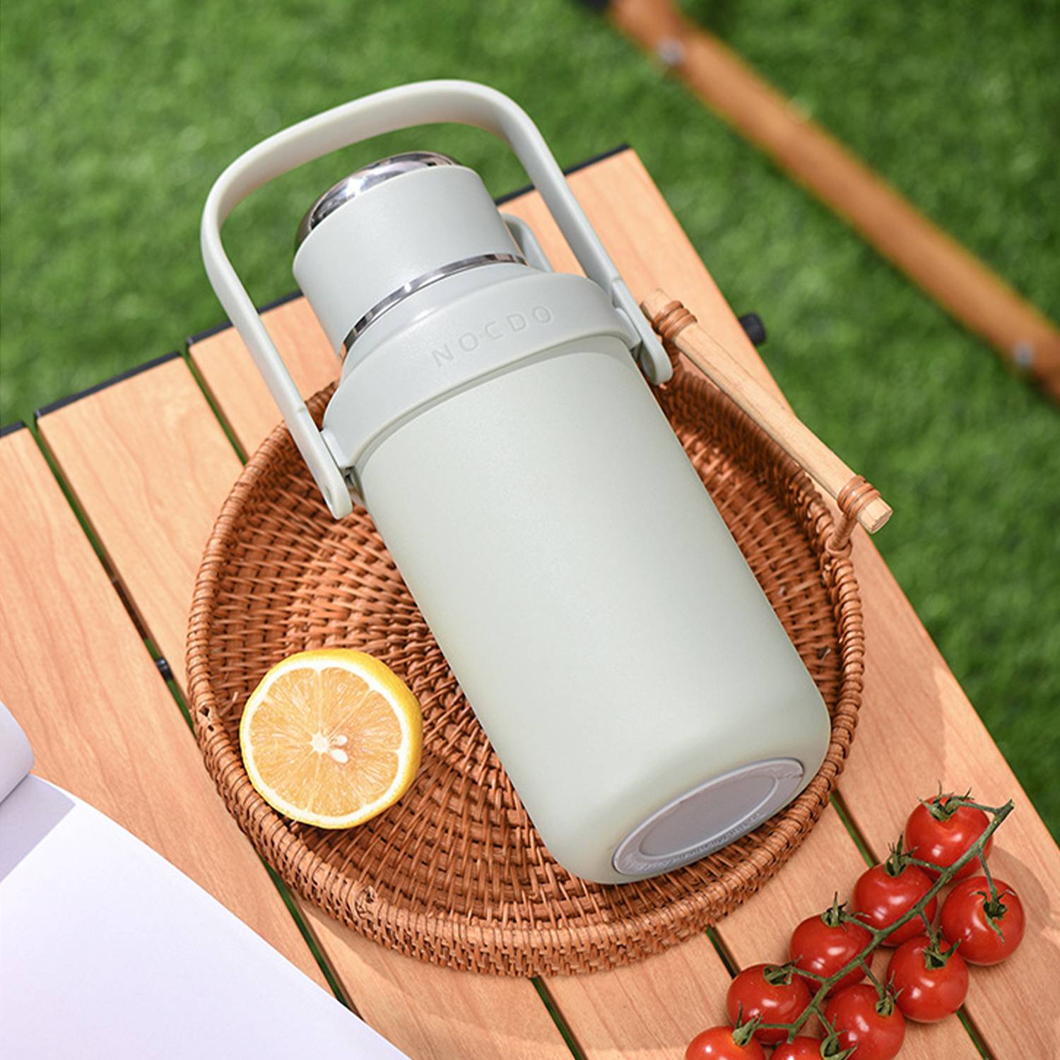 41oz White Insulated wattle bottle with a top handle 5