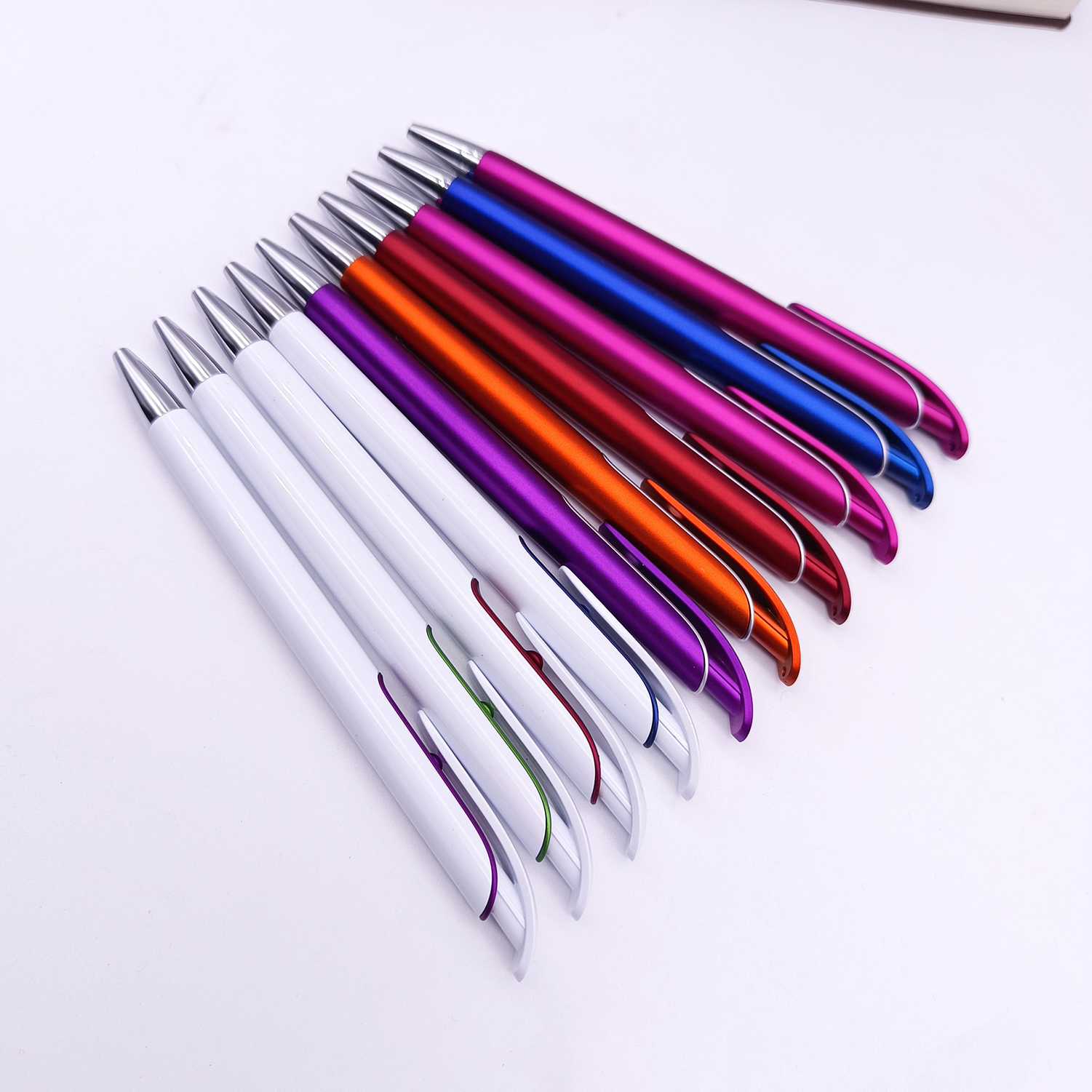 Retractable Black Ink 0.7Mm Ballpoint Pen 2