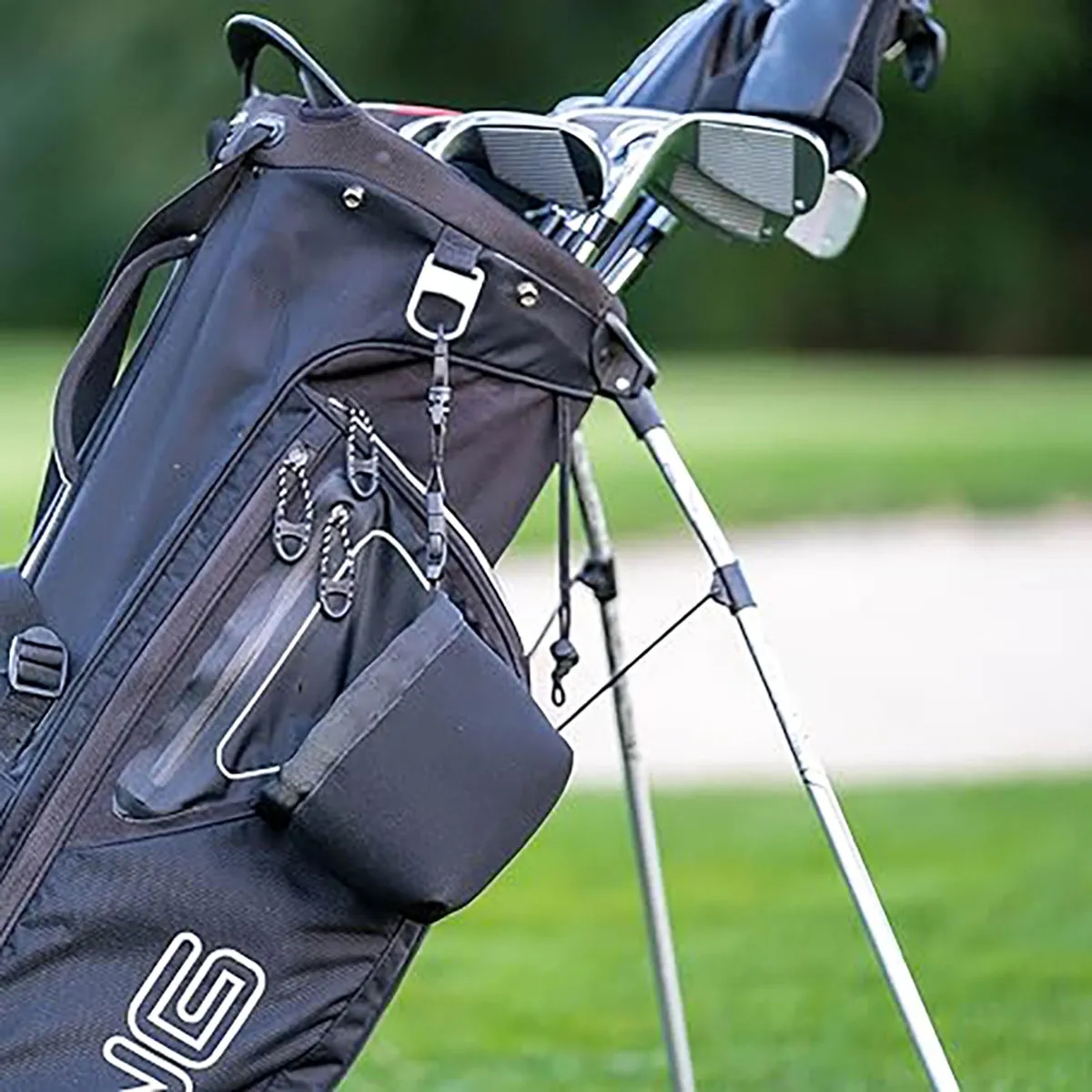 Portable Golf Club Cleaning Bag with Detachable Clip 2