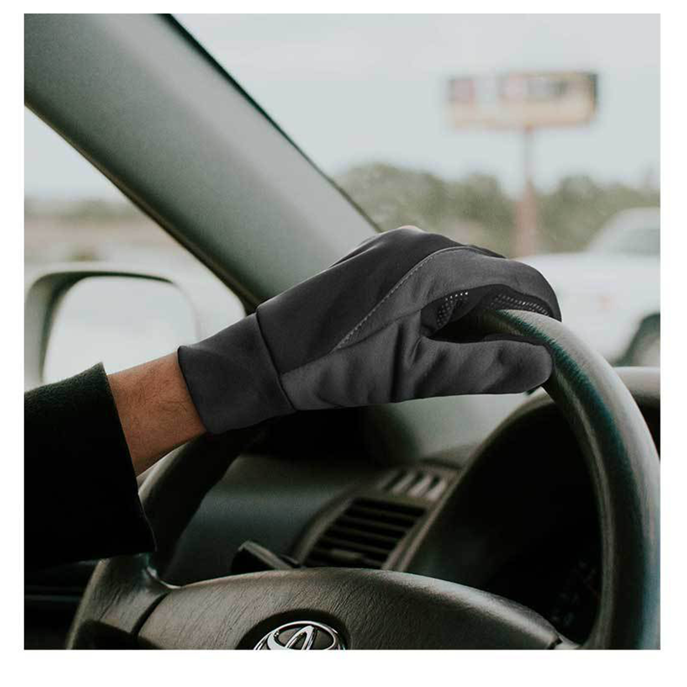 Waterproof Cycling Gloves with Touchscreen Functionality 3