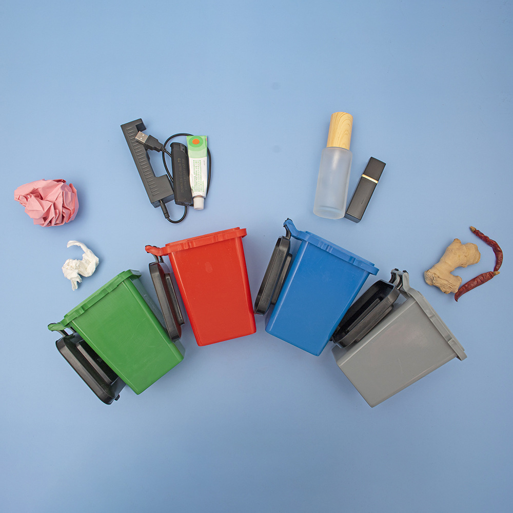 Trash Can Pen Holder 2