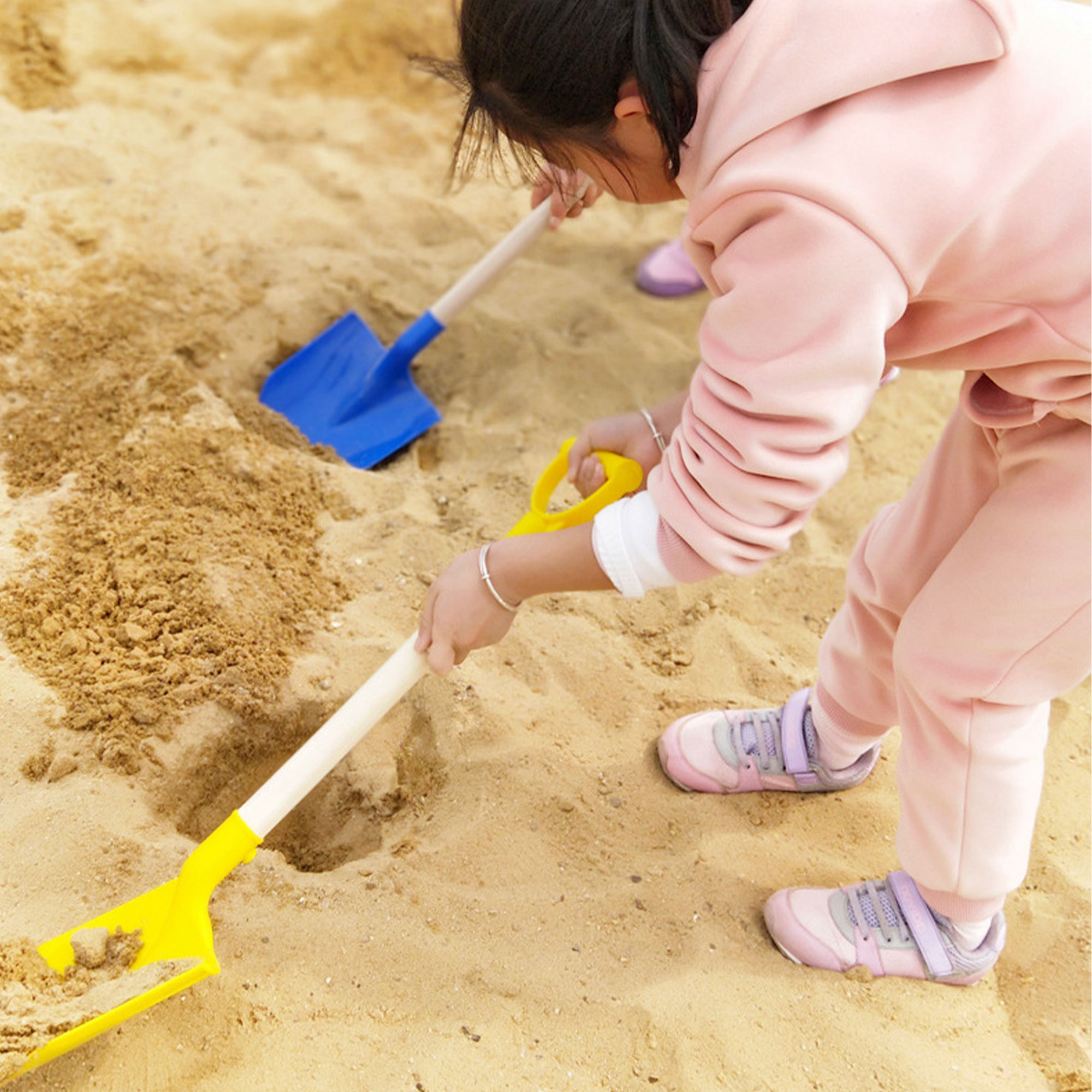 Kids Beach Spade With Wood Handle 3