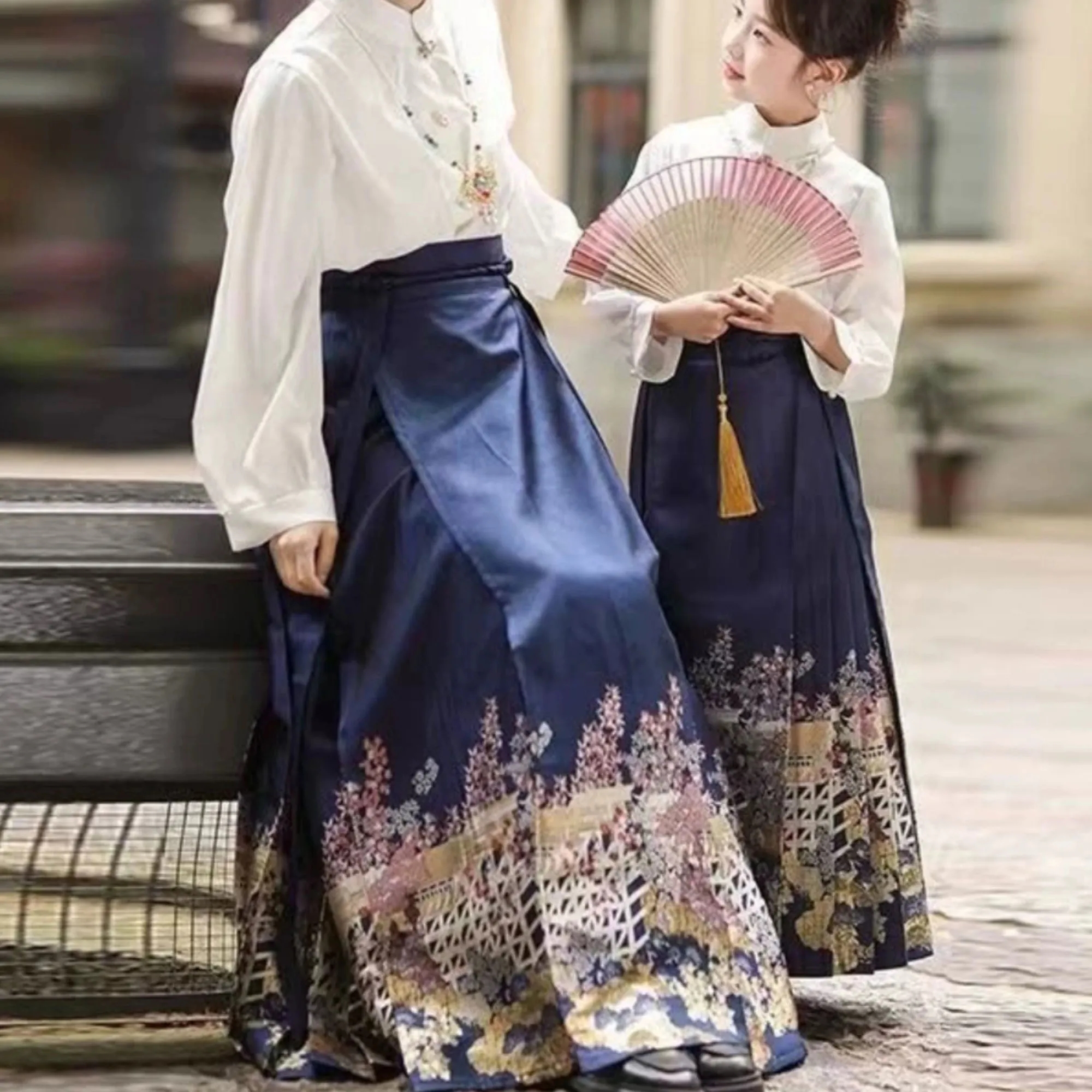 Luxurious Ancient Style Horse Face Skirt Set 3