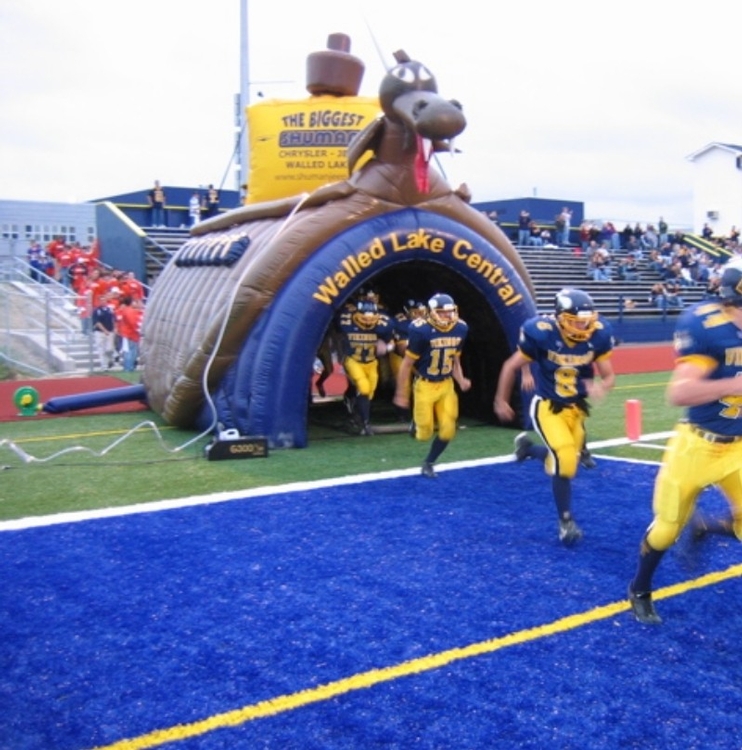 Run-Through custom inflatable tunnel 3