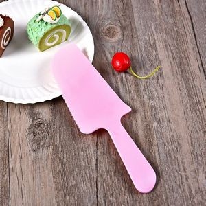 Plastic Cake Spatula Cutter With Serrated Edge 2