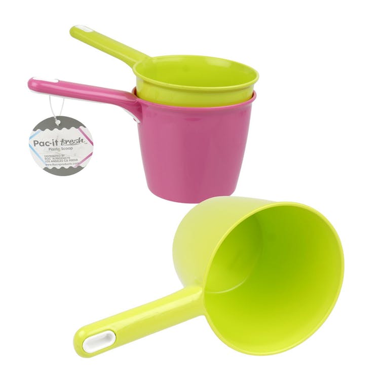 Plastic Scoops - Assorted Colors with Handle 40 oz 2
